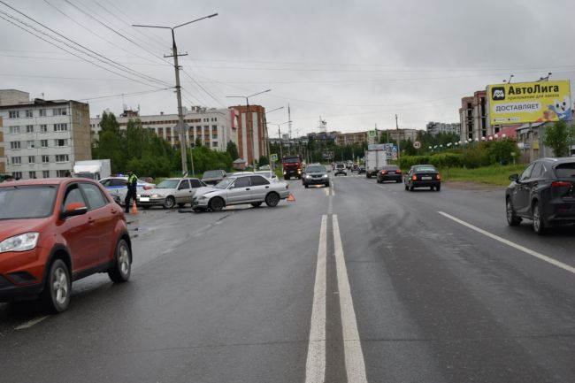 В Ухте три машины попали в аварию